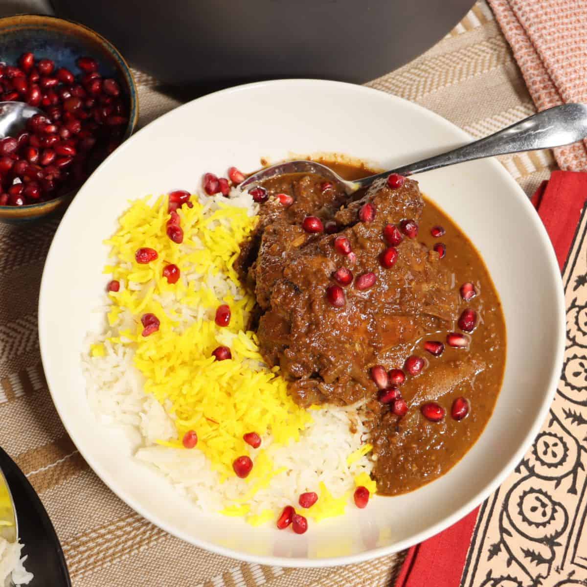 Menikmati Keunikan Makanan Khas Persia: Fesenjan dan Pembuatannya